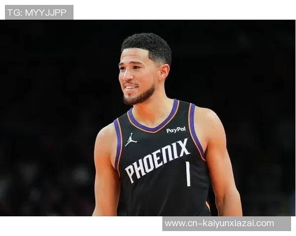 吉莱斯皮称赞布克决策果断自己专注于接球投篮半场贡献12分 吉莱斯皮称赞布克决策果断自己专注于接球投篮半场贡献12分