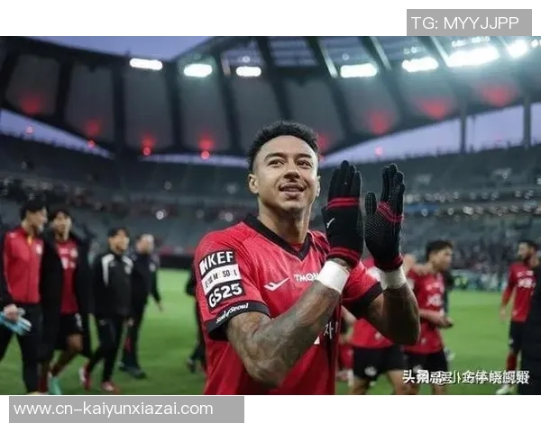 张琳芃与林加德场上冲突激烈主裁判果断出示黄牌警告两人 张琳芃与林加德场上冲突激烈主裁判果断出示黄牌警告两人